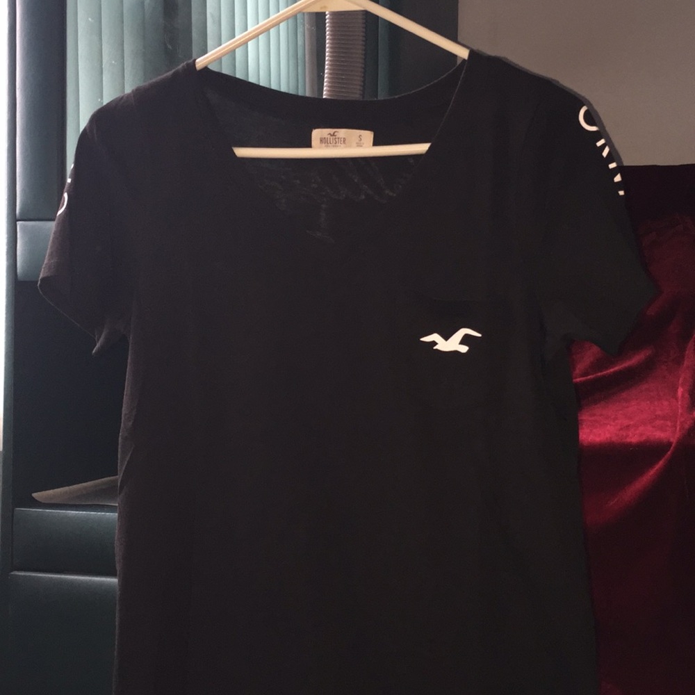 Hollister v-neck black shirt